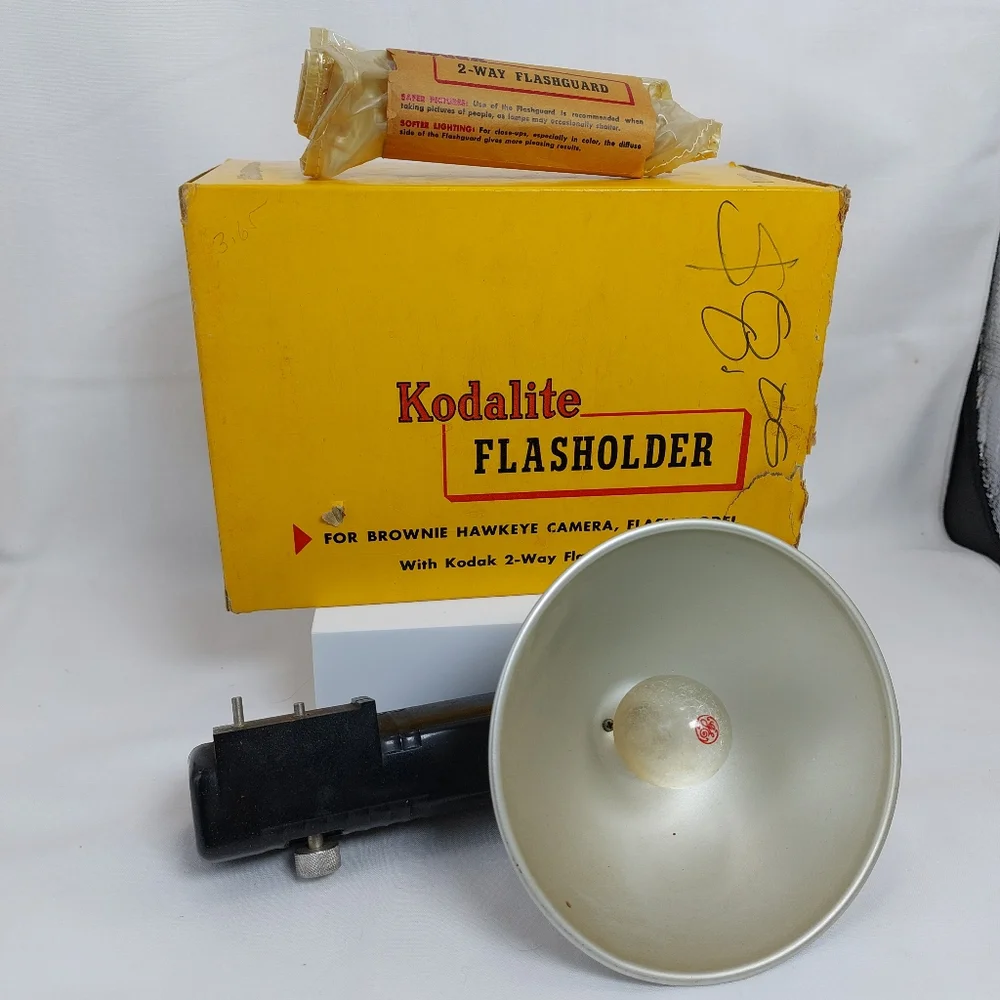 Vtg 50s Kodak Brownie Hawkeye Flash Model Camera‎ w/ Original Box & Flasholder